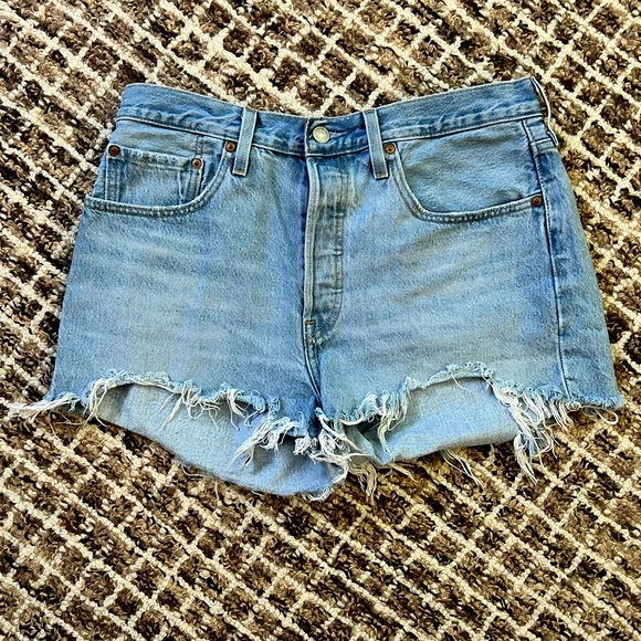 Levi’s 501 Cutoff Shorts - Picture 1 of 5